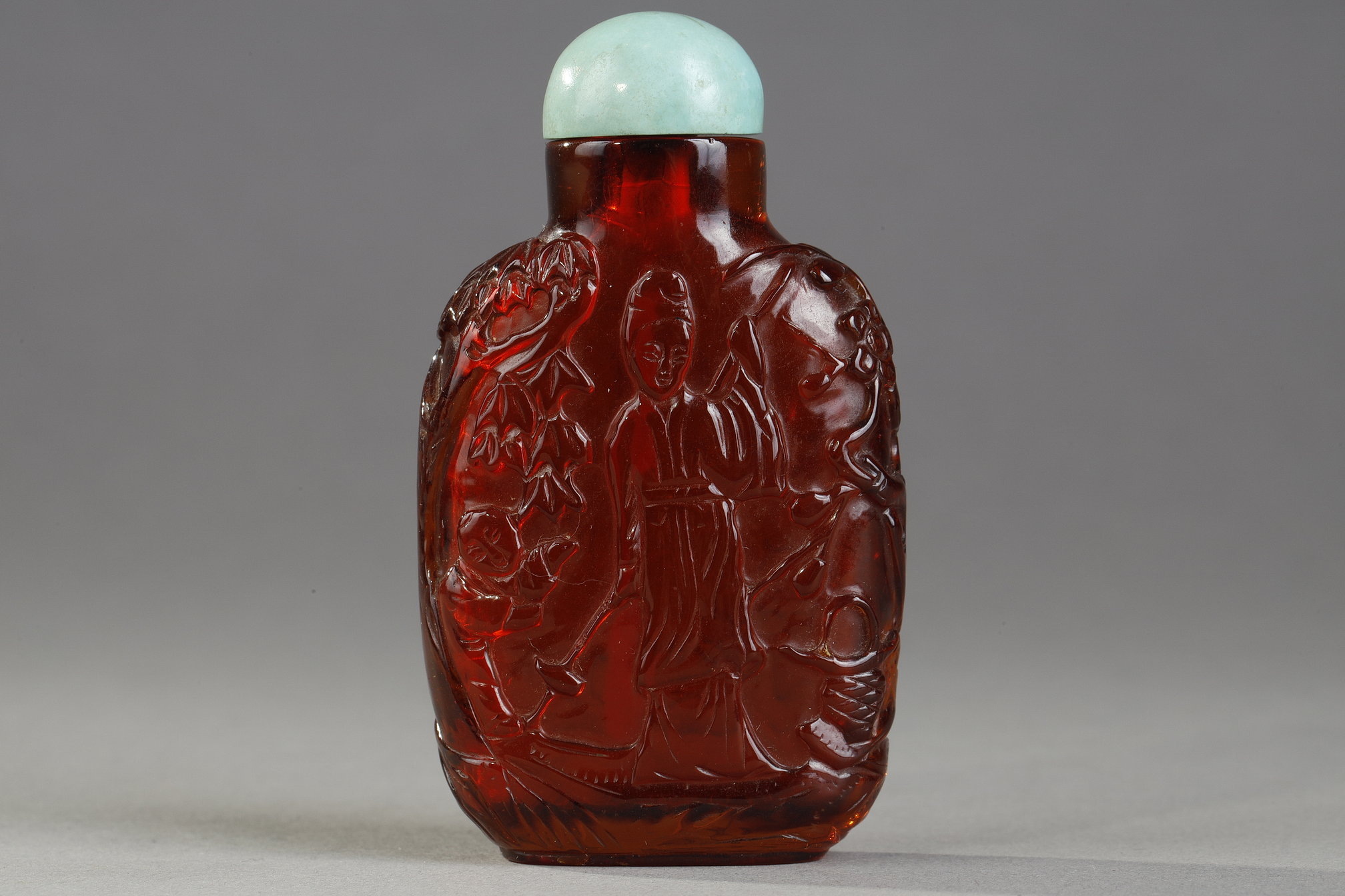 Amber snuff bottle sculpted